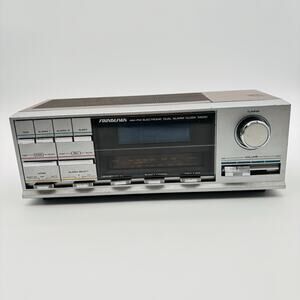 Soundesign AM/FM Dual Alarm Clock Radio - Model 3789 (A) Vintage Woodgrain Works